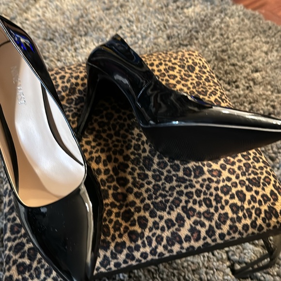Brand new Nine West Black Patent leather high heeled pumps size 9 (toe cleavage) - Picture 3 of 5